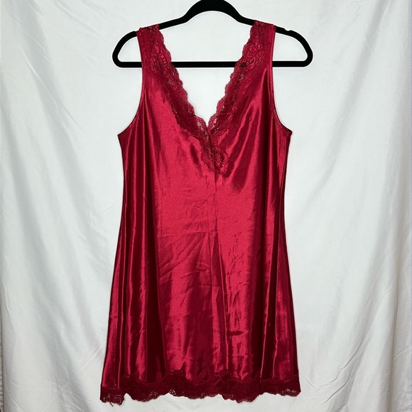 Thalia Sodi Lace-Trimmed V-Back Chemise - Picture 2 of 6